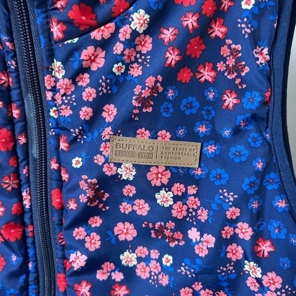 buffalo David Bitton Women’s Reversable Sherpa Vest Fits S/M - Picture 8 of 9